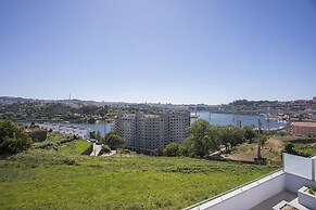 Liiiving -Luxury River View Apartment IV