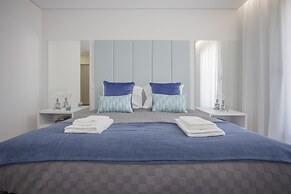 Liiiving -Luxury River View Apartment IV