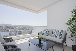 Liiiving -Luxury River View Apartment IV