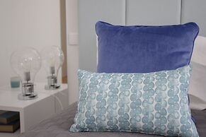 Liiiving -Luxury River View Apartment IV