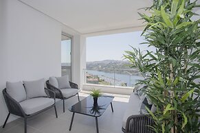 Liiiving -Luxury River View Apartment IV