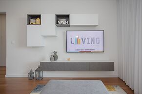 Liiiving -Luxury River View Apartment IV