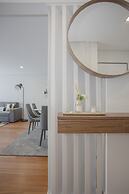 Liiiving -Luxury River View Apartment IV