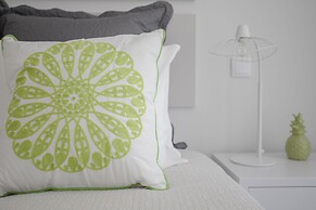 Liiiving -Luxury River View Apartment IV