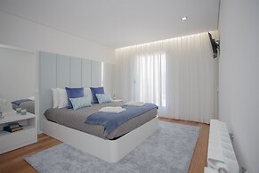 Liiiving -Luxury River View Apartment IV