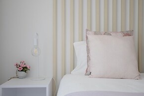 Liiiving -Luxury River View Apartment IV