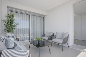 Liiiving -Luxury River View Apartment IV