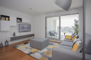 Liiiving -Luxury River View Apartment IV