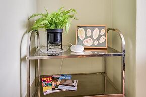 Cheerfull 3-bedroom Home With Parking Garden