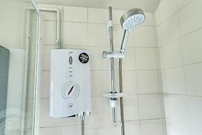 Cheerfull 3-bedroom Home With Parking Garden