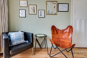 Cheerfull 3-bedroom Home With Parking Garden