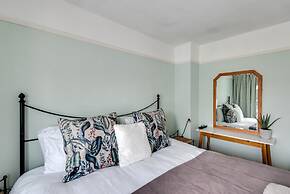 Cheerfull 3-bedroom Home With Parking Garden