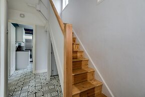 Cheerfull 3-bedroom Home With Parking Garden