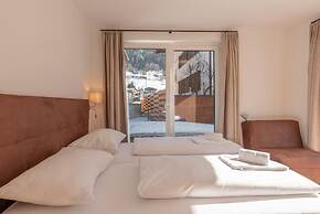 Falken Suites ONE With Garden