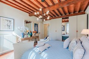 Casa Lucky a Modern Lucca Penthouse