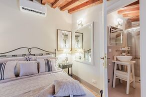 Casa Lucky a Modern Lucca Penthouse