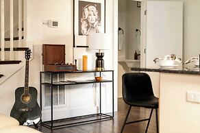 Hart Suite 8 by Avantstay Gorgeous Town House w/ Modern Amenities in N