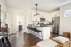 Hart Suite 8 by Avantstay Gorgeous Town House w/ Modern Amenities in N