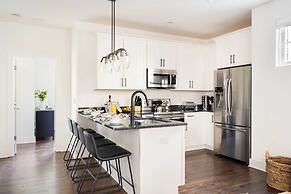Hart Suite 8 by Avantstay Gorgeous Town House w/ Modern Amenities in N