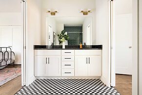 Hart Suite 8 by Avantstay Gorgeous Town House w/ Modern Amenities in N