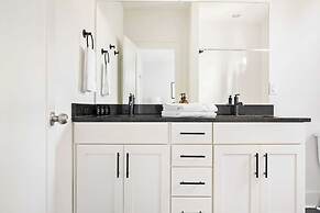 Hart Suite 8 by Avantstay Gorgeous Town House w/ Modern Amenities in N