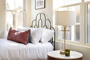 Hart Suite 8 by Avantstay Gorgeous Town House w/ Modern Amenities in N