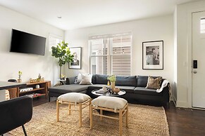 Hart Suite 8 by Avantstay Gorgeous Town House w/ Modern Amenities in N