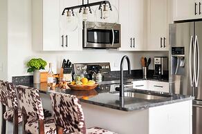 Hart Suite 10 by Avantstay Gorgeous Town House w/ Modern Amenities in 
