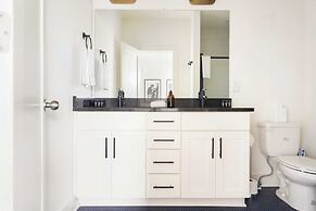 Hart Suite 10 by Avantstay Gorgeous Town House w/ Modern Amenities in 