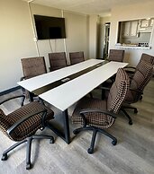 Super 8 by Wyndham Laredo