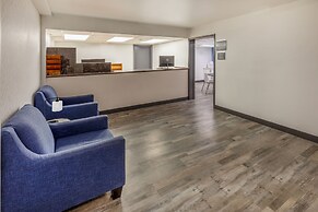 Super 8 by Wyndham Laredo