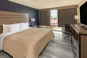 Super 8 by Wyndham Laredo