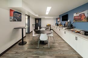 Super 8 by Wyndham Laredo