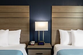 Super 8 by Wyndham Laredo