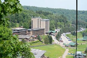 Slopeside Hotel by Seven Springs Resort