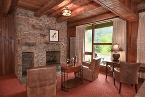 Slopeside Hotel by Seven Springs Resort