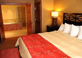 Slopeside Hotel by Seven Springs Resort