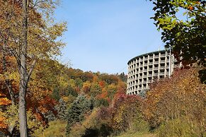 Slopeside Hotel by Seven Springs Resort