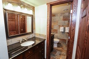 Slopeside Hotel by Seven Springs Resort