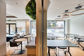 Holiday Inn Express Madrid Airport by IHG