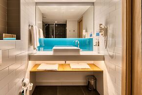 Holiday Inn Express Madrid Airport by IHG