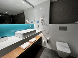 Holiday Inn Express Madrid Airport by IHG