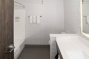 Holiday Inn Express and Suites Moose Jaw by IHG