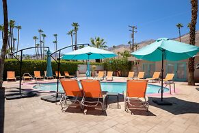 Poolside Fun King Suite