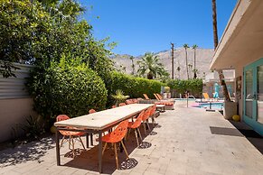 Poolside Fun King Suite