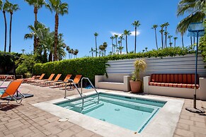 Poolside Fun King Suite