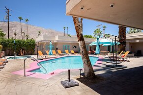 Poolside Fun King Suite