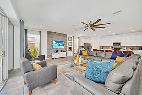 New Decor With Mickey, Nemo, Tinkerbell & Star Wars Rooms! Private Poo