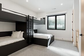 Modern Mountain Retreat