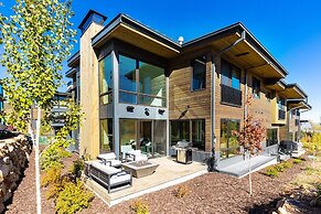 Modern Mountain Retreat